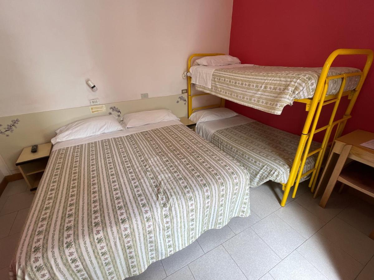 Hotel Zucconi 蒙特卡蒂尼泰尔梅 外观 照片