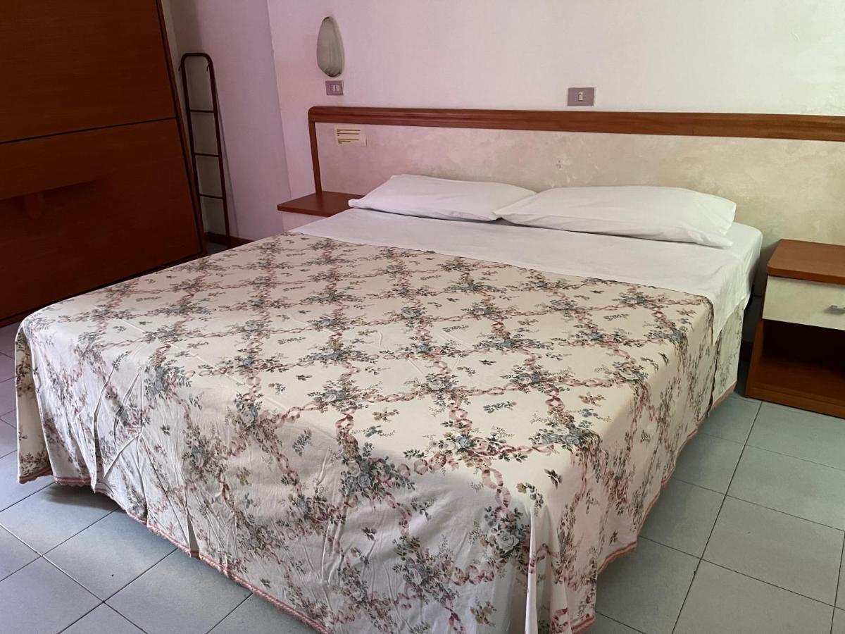 Hotel Zucconi 蒙特卡蒂尼泰尔梅 外观 照片