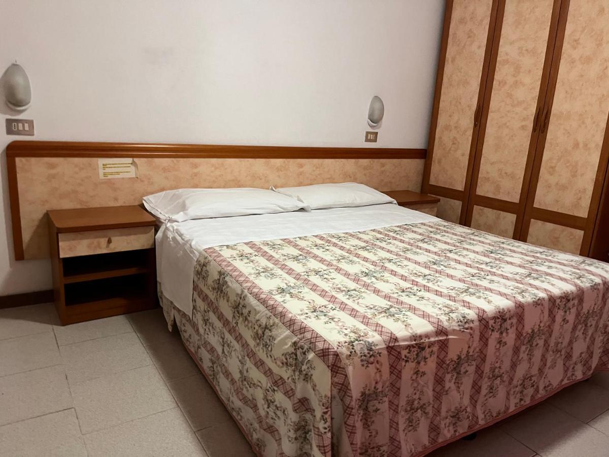 Hotel Zucconi 蒙特卡蒂尼泰尔梅 外观 照片