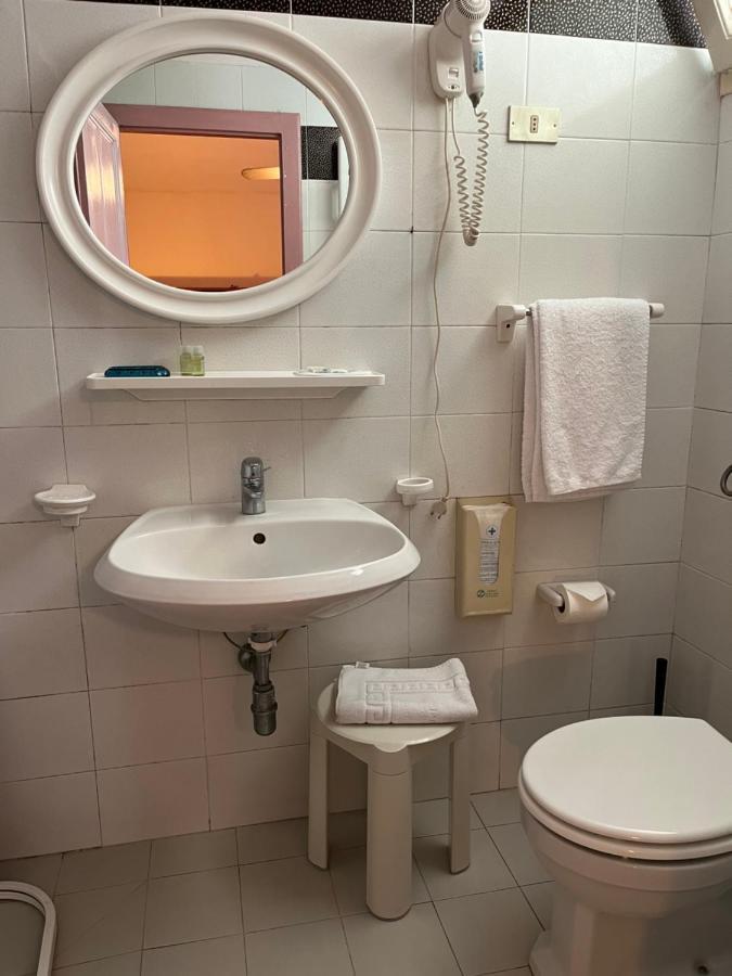 Hotel Zucconi 蒙特卡蒂尼泰尔梅 外观 照片